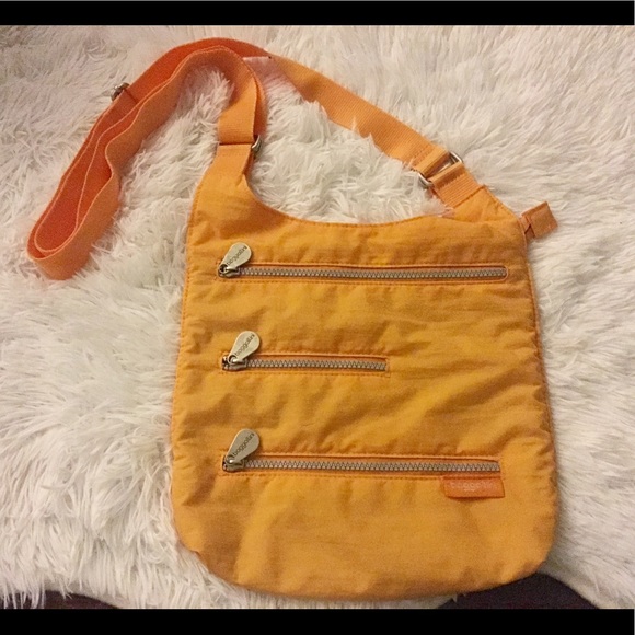 Baggallini Handbags - 🌼🌼Baggallini Crossbody Yellow Purse! 🌼🌼